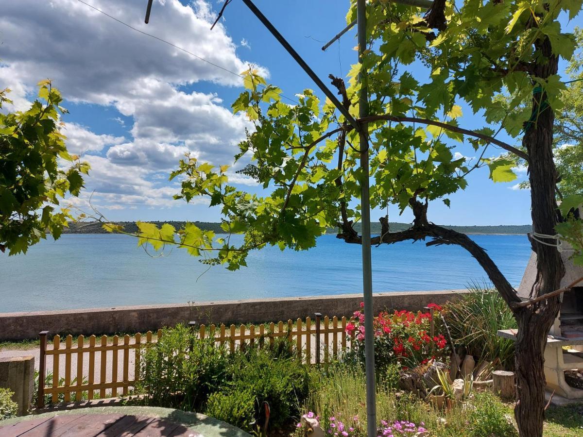 Apartmani Seaview Любач Экстерьер фото